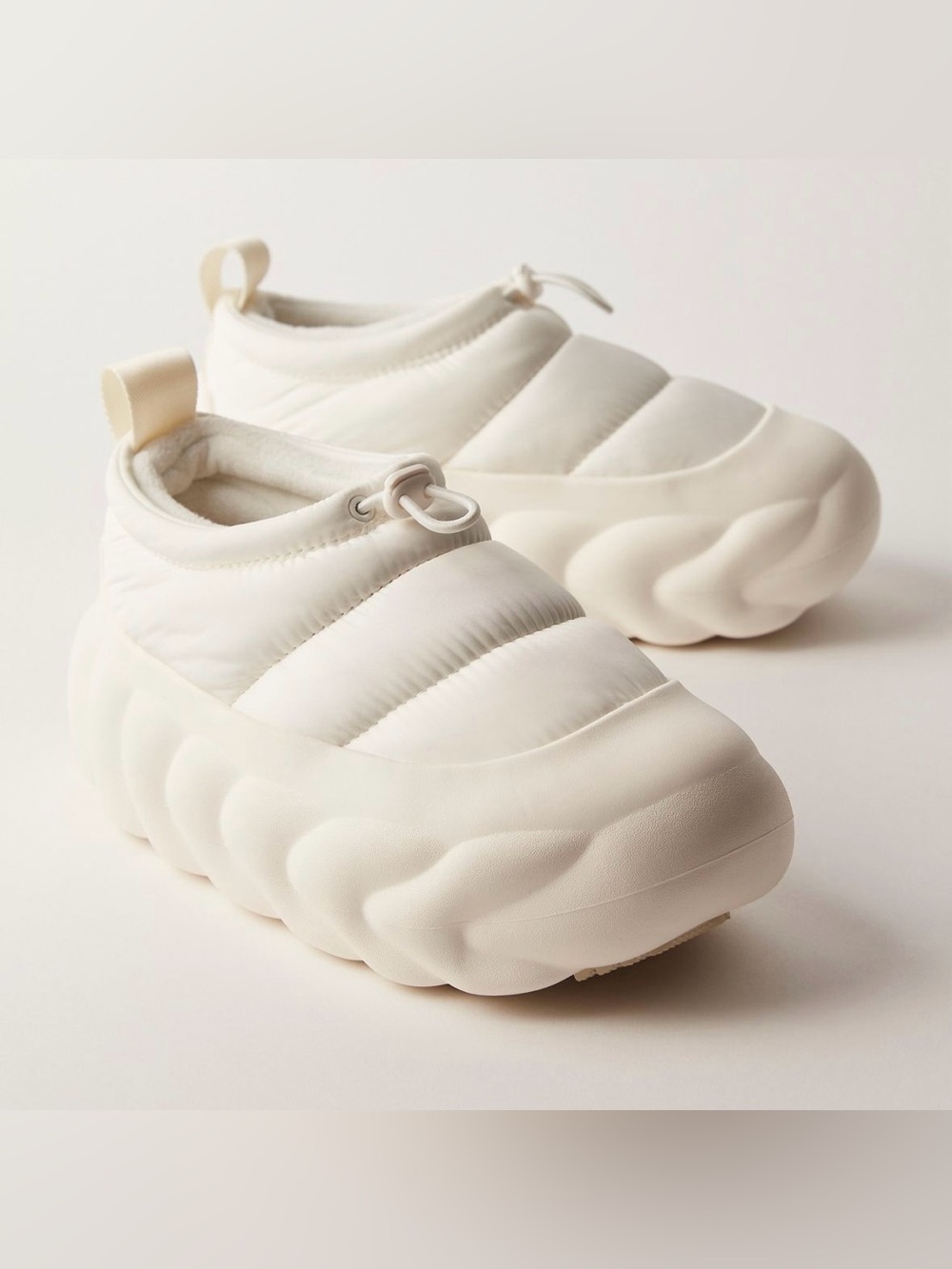 NEW Crocs Overpuff Shorty White Puffer Water Resistant Slip On Shoes W8 FP